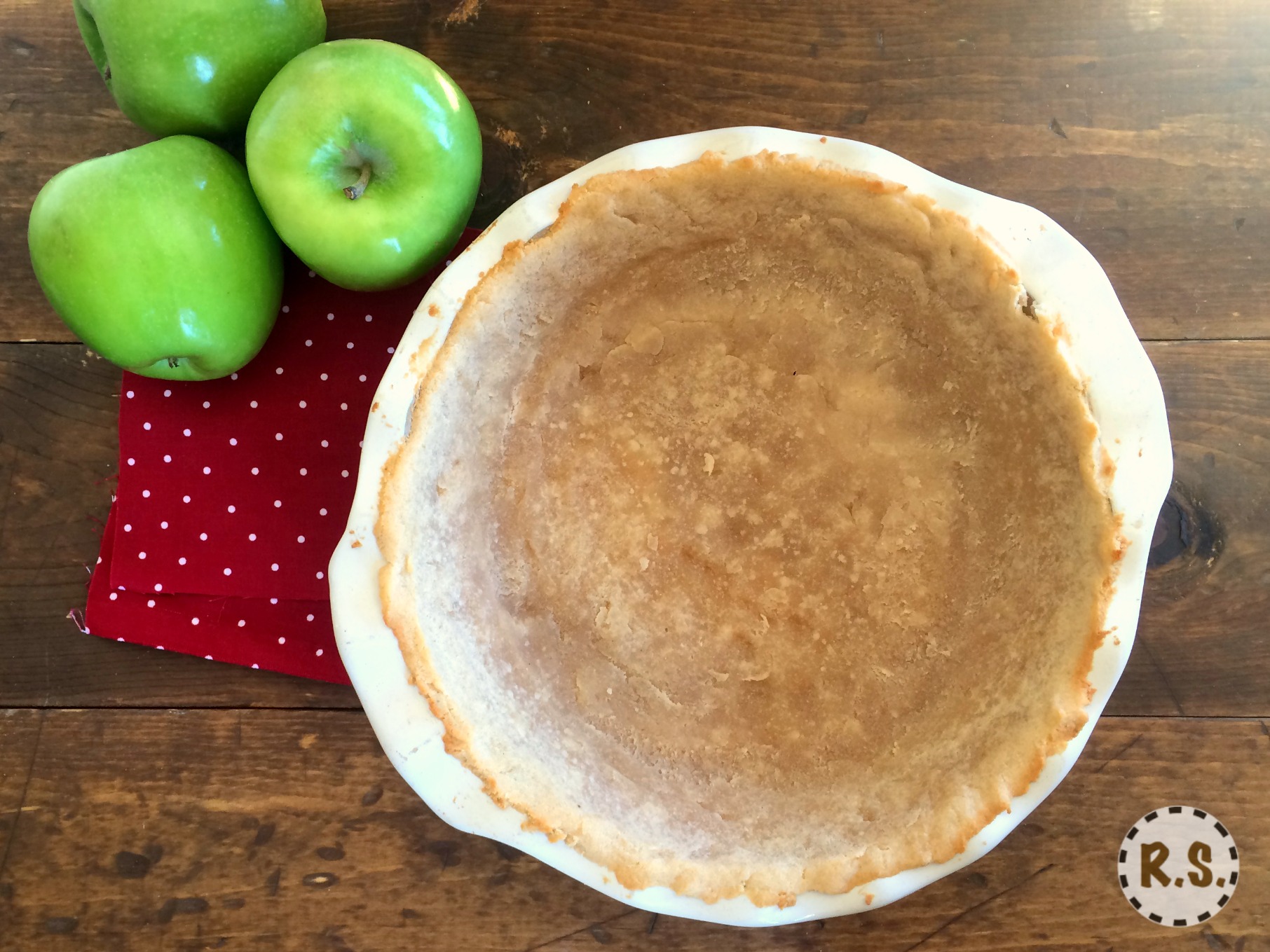 This crust has a strong stretchy consistency. Plus it's soft and tasty! It holds up amazingly well and tastes excellent. It's gluten, egg, & nut free. Great for a paleo, GAPS, or SCD diet.