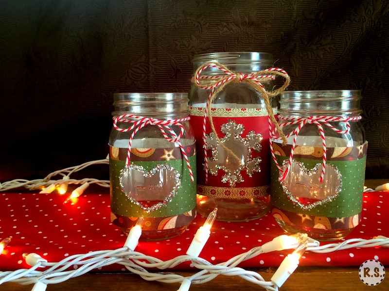 Beautiful DIY mason jar centerpieces for Christmas. They’re easy to adapt & make for weddings, for graduations, or for birthdays! Very rustic & glittery, perfect for country-homestead decorations.