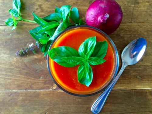 Trying to find a healthy tomato soup recipe? This is a winner with my family! Made with lots of healthy fresh ingredients, for a delicious soup.