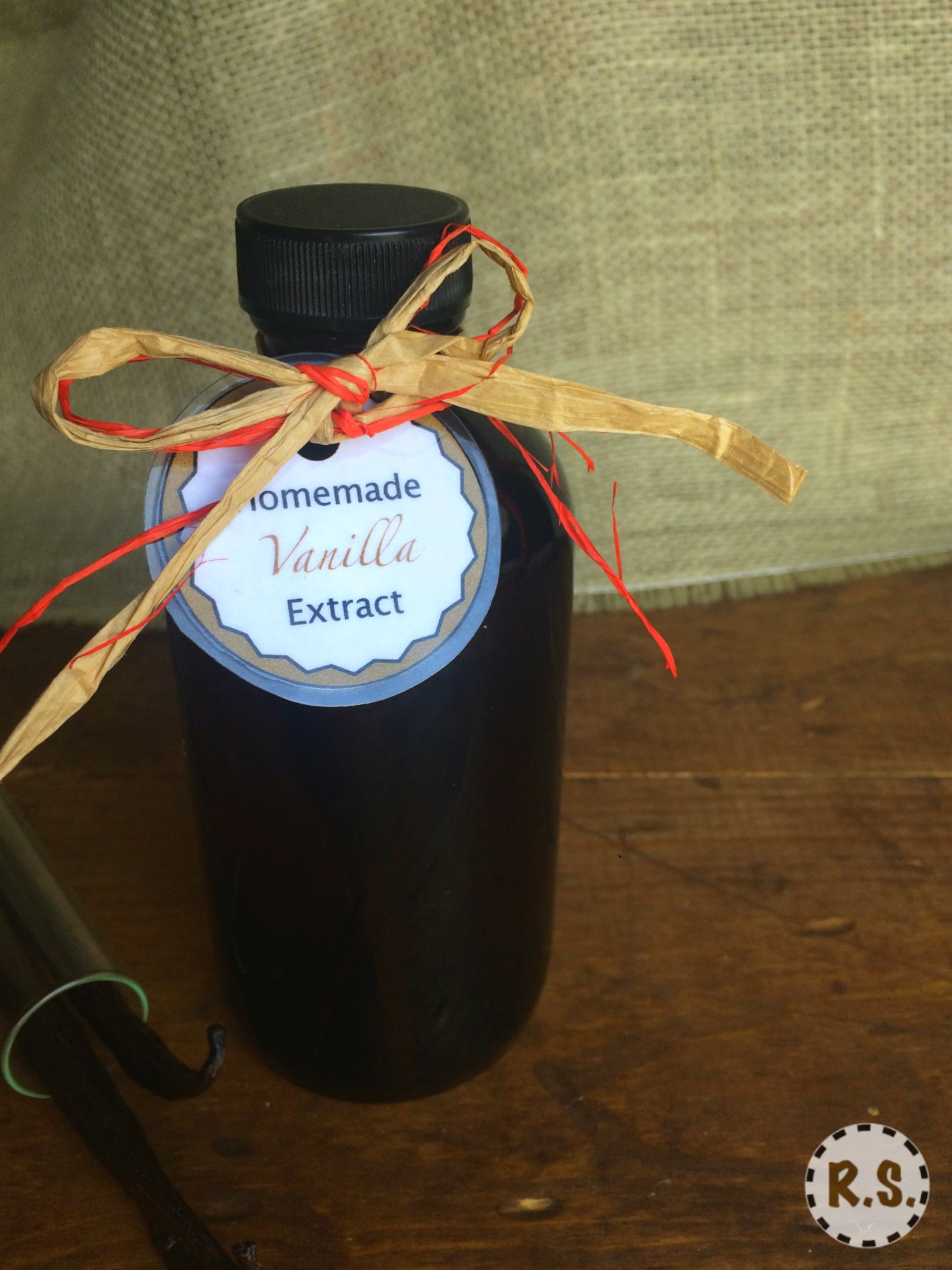 This vanilla extract recipe is easy to make yummy and homemade. An great DIY recipe that will give a delicious hint of vanilla to any batch of cookies. Use this extract in your favorite recipe!