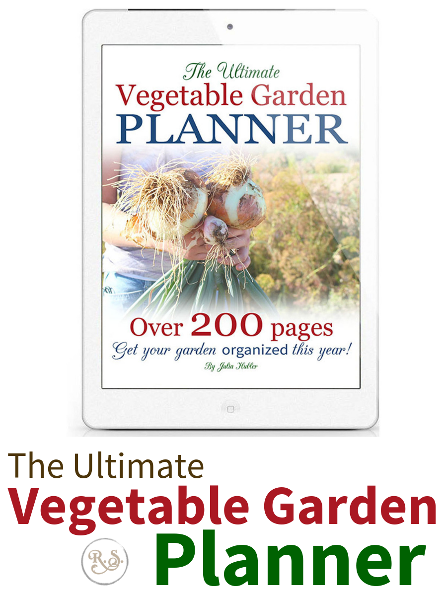 Need to organize your gardening and keep better records this year? Use this detailed vegetable garden planner today! #gardeningforbeginners #gardeningbinder #gardeningplans #printable #binder
